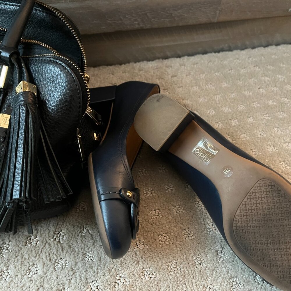 Tory Burch Navy Block Heel Shoes Sz 7 w/Tory Burch Hand Bag (Black) - Picture 3 of 3